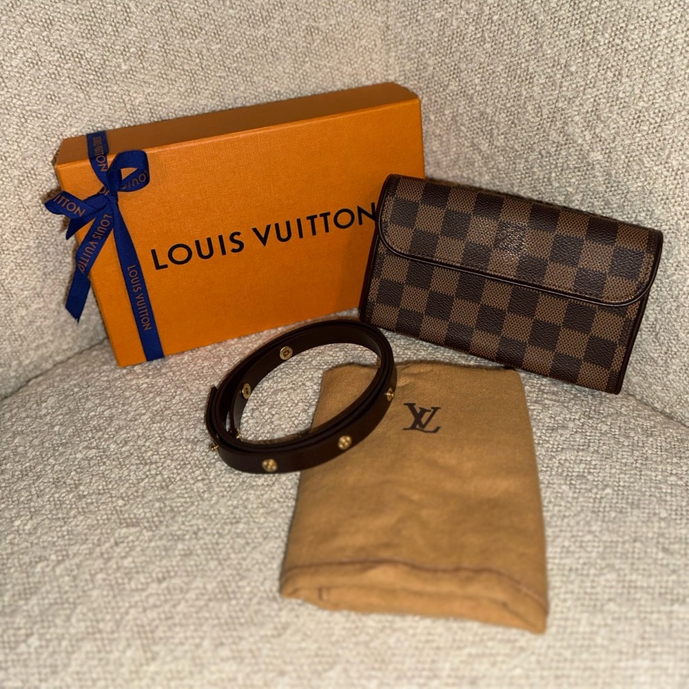 LIKE NEW! Vintage Louis Vuitton Mini Belt Bag